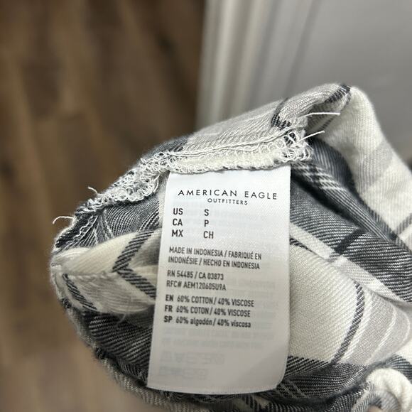 American Eagle Plaid Flannel Shirt Women’s Small Cream Oversized Snap Button - Picture 11 of 12